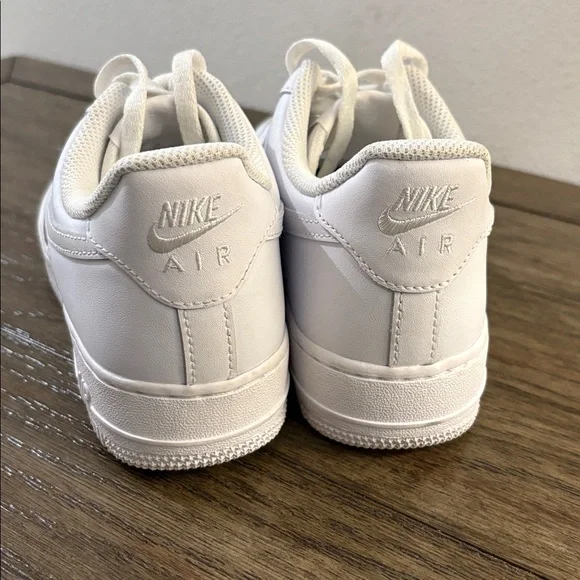 EUC [Nike] Air Force 1 White Athletic Tennis Shoes Sneakers Women’s 8 / Mens 6.5 - Picture 6 of 16